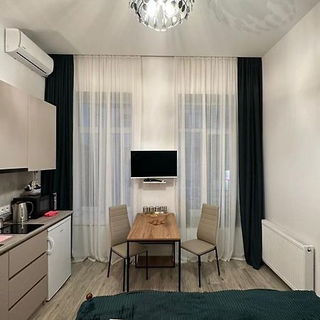 Apartment In The Center Of Tbilisi Luaran gambar