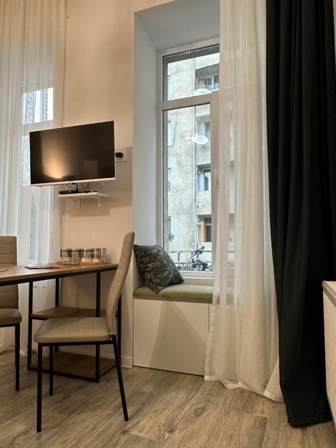 Apartment In The Center Of Tbilisi Luaran gambar