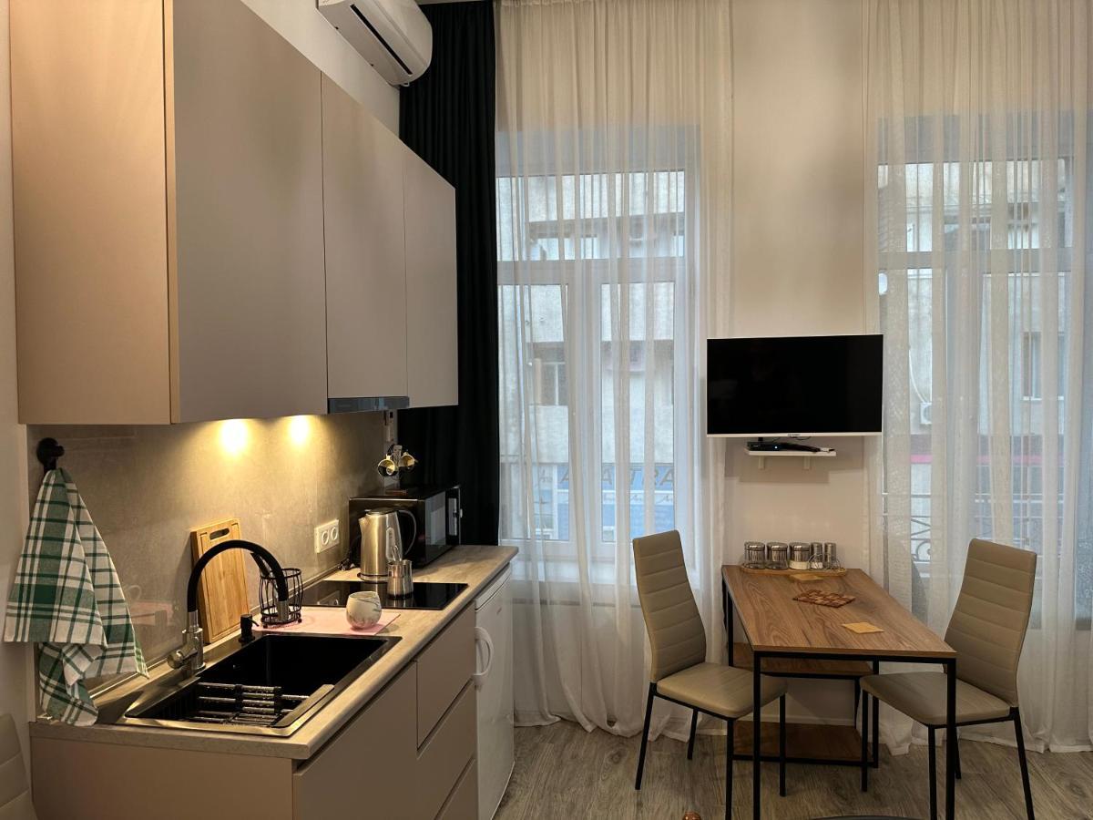Apartment In The Center Of Tbilisi Luaran gambar