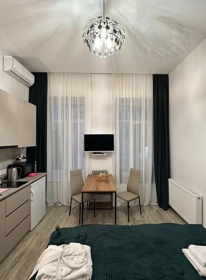 Apartment In The Center Of Tbilisi Luaran gambar